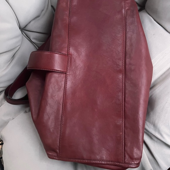 ❤️🔥GUCCI❤️🔥 HOBOS DARK BURGUNDY COLOR SHOULDER OR HAND BAG. - Picture 13 of 16